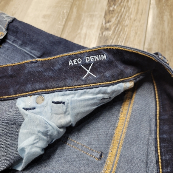 00 American Eagle Midi Super Stretch Denim Shorts - Picture 5 of 7